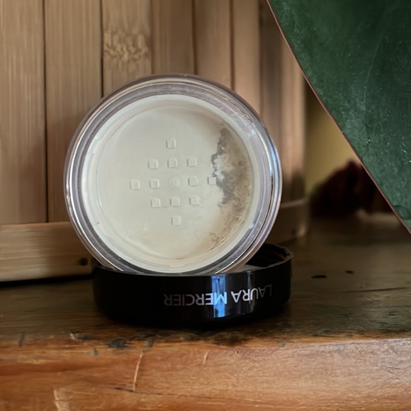 Laura mercier setting powder - Picture 3 of 3